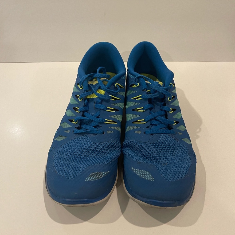 Nike free 5.0 mens shoes. sz 12.